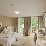 ホテル Ostseebad Strandhotel Mit Sauna By Belvilla