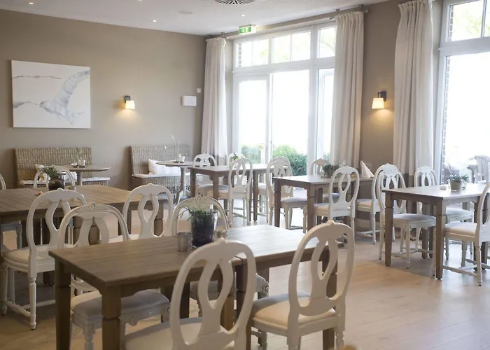 Ostseebad Strandhotel Mit Sauna By Belvilla Heikendorf